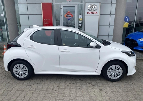 Toyota Yaris cena 67500 przebieg: 88613, rok produkcji 2022 z Szczuczyn małe 232